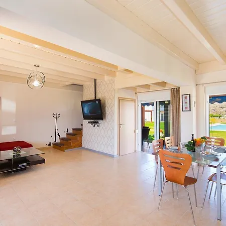 By Stayonrhodes * קולימביה