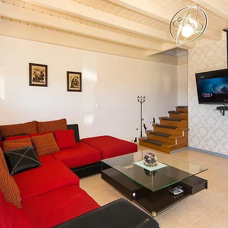 By Stayonrhodes קולימביה