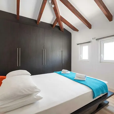 By Stayonrhodes * קולימביה