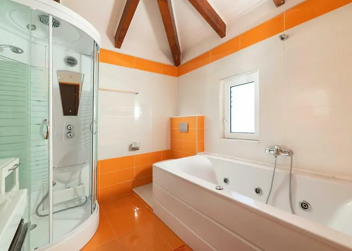 By Stayonrhodes Κολύμπια