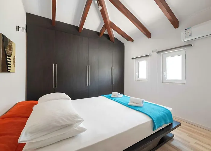 By Stayonrhodes * Κολύμπια